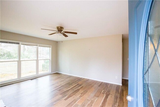 Photo - 5022 Fairmont Rd SE