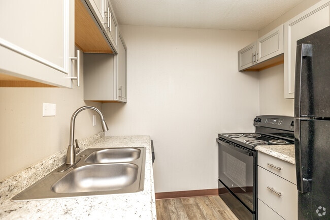 1BR, 1BA - 650 SF