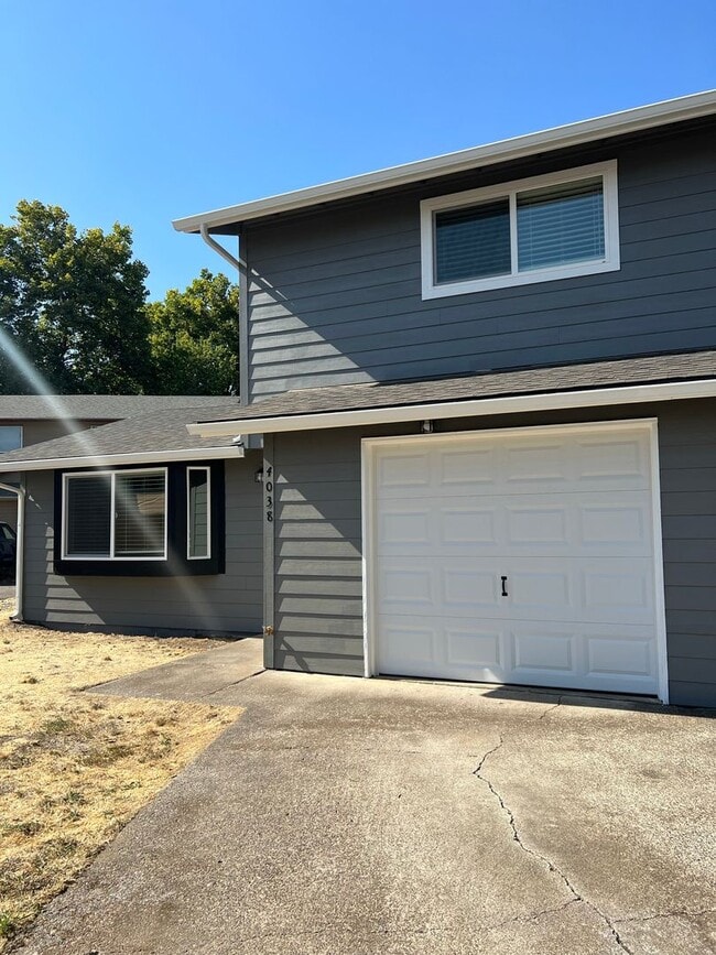 Building Photo - 4036so Unit 4038so