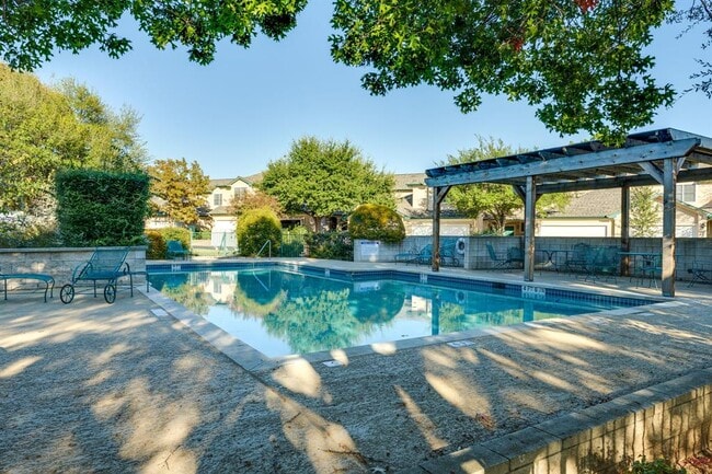 Photo - 2100 Pipers Field Dr Unit 14