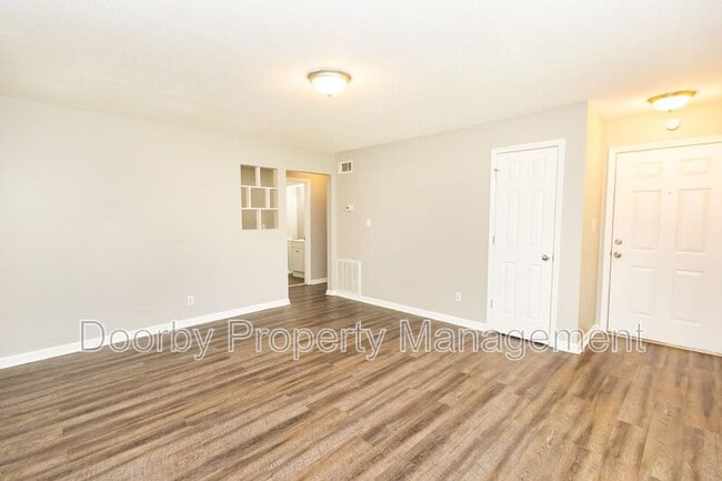 Photo - 901 Forest Dale Ln Unit B