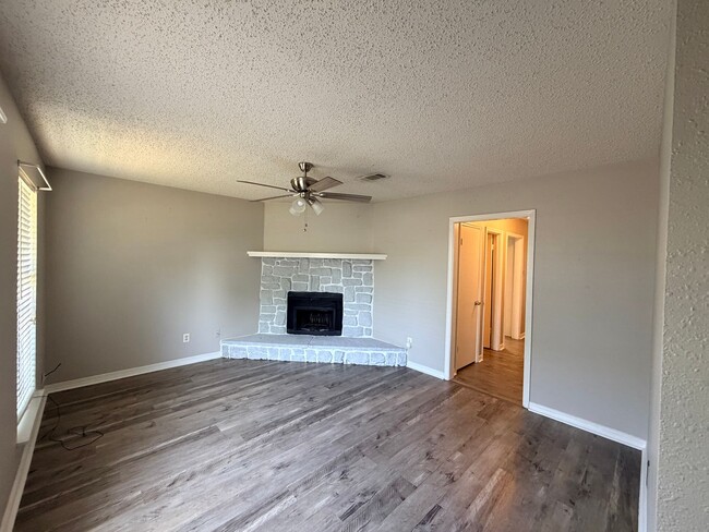 Photo - Townhouse Just Minutes to LSUS .....