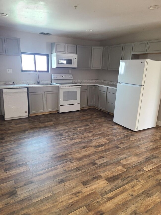 Photo - 17th St 6 Plex Unit 1422 #2