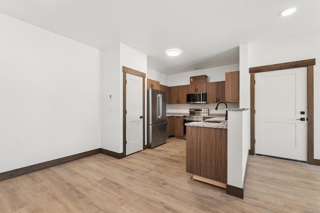 Photo - 2004 Jefferson Blvd Unit 202 (LR-XXX)