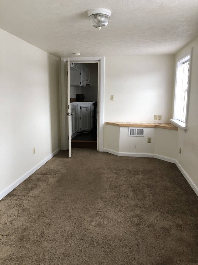 Photo - Spacious 2 BED/2 Bath -Off Street Parking!!