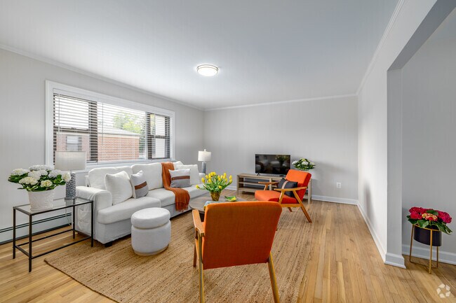 2BR, 1BA - 884SF - Living Room