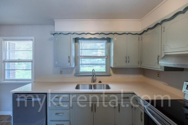 Photo - 9108 W 95th St