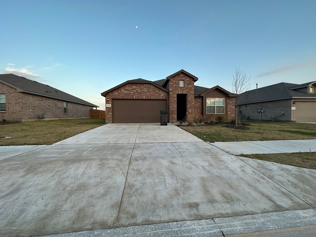 Photo - 7924 Oaktown Dr House