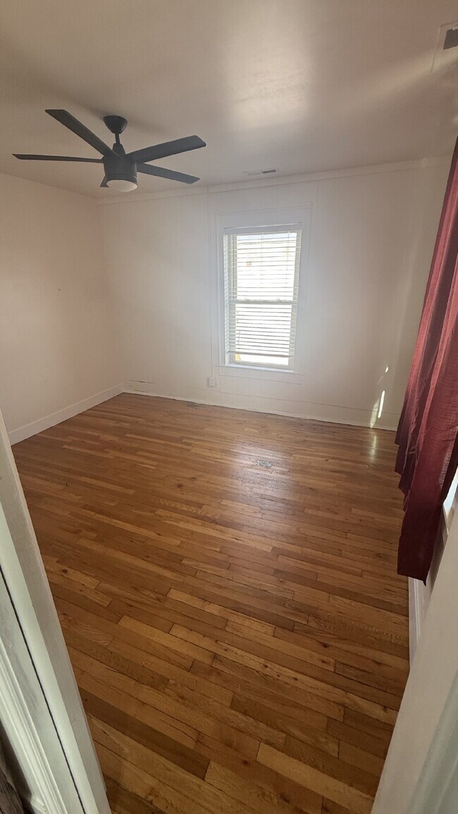 Cute, Convenient 2 bedroom, 1.5 bathroom apartment in the heart of Valdese!