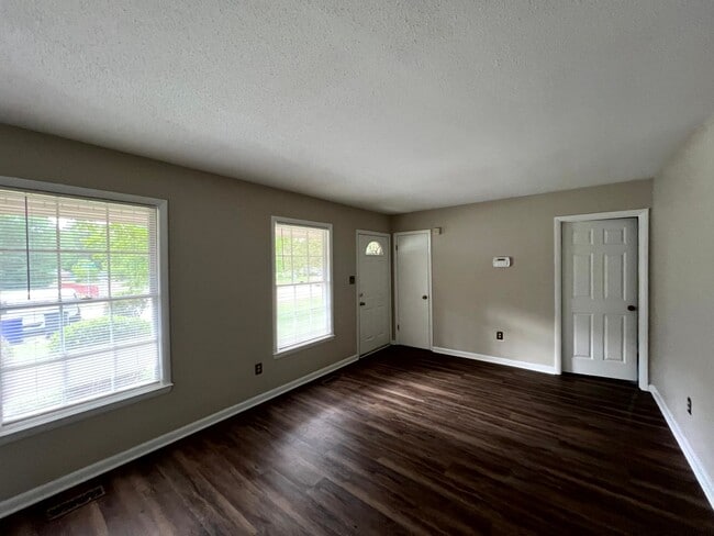 Photo - 109 Deerfield Dr