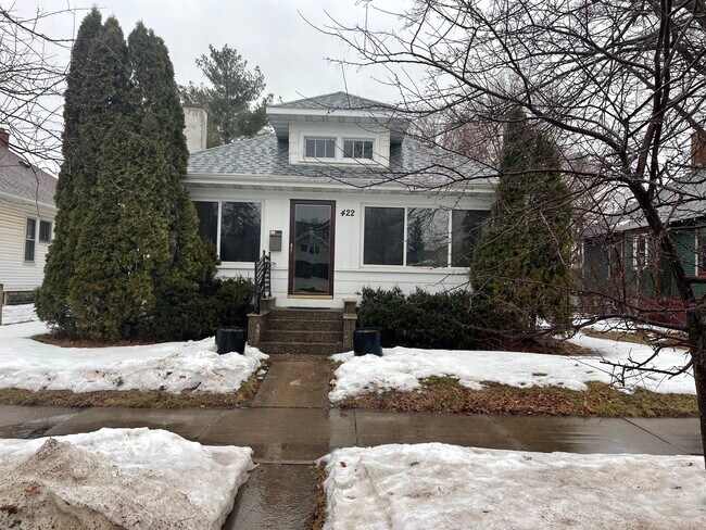 Photo - 422 E 10th St House