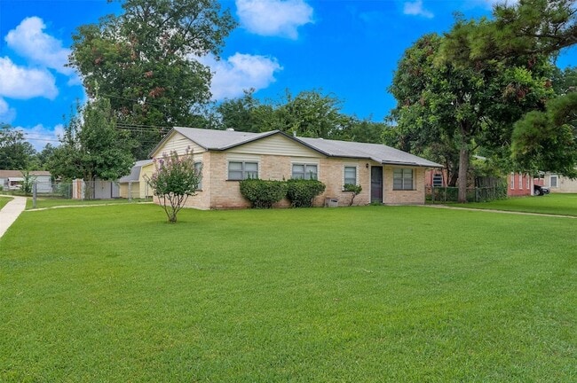 Photo - 1101 Shirley Ln