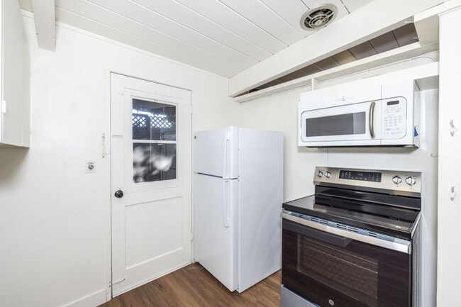 Photo - Freshly Updated 3 Bed, 2 Bath Eichler w/ Central Heat & AC!