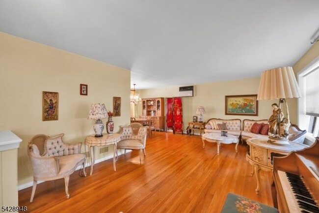 Photo - 204 Tryon Pl
