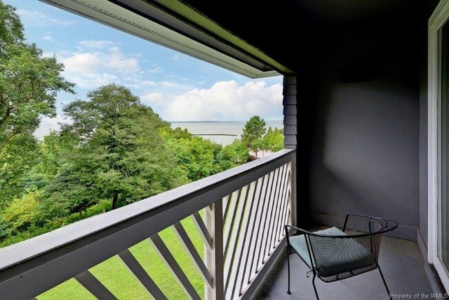 800 S England Cir