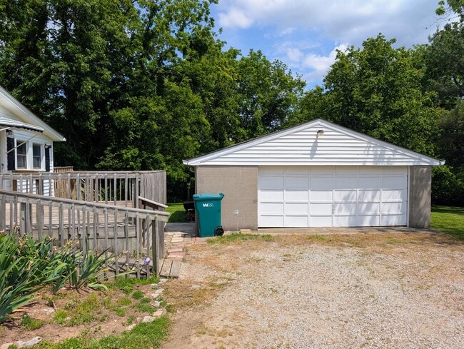 Photo - 6109 Billtown Rd