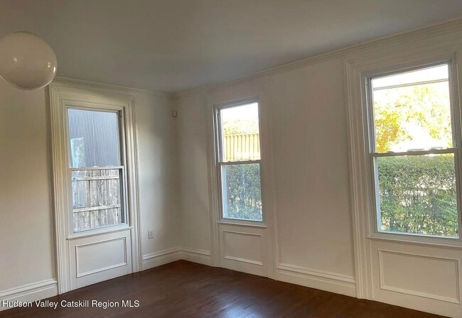 Photo - 967 Columbia St