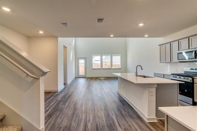 Photo - 200 Cupreata Ln
