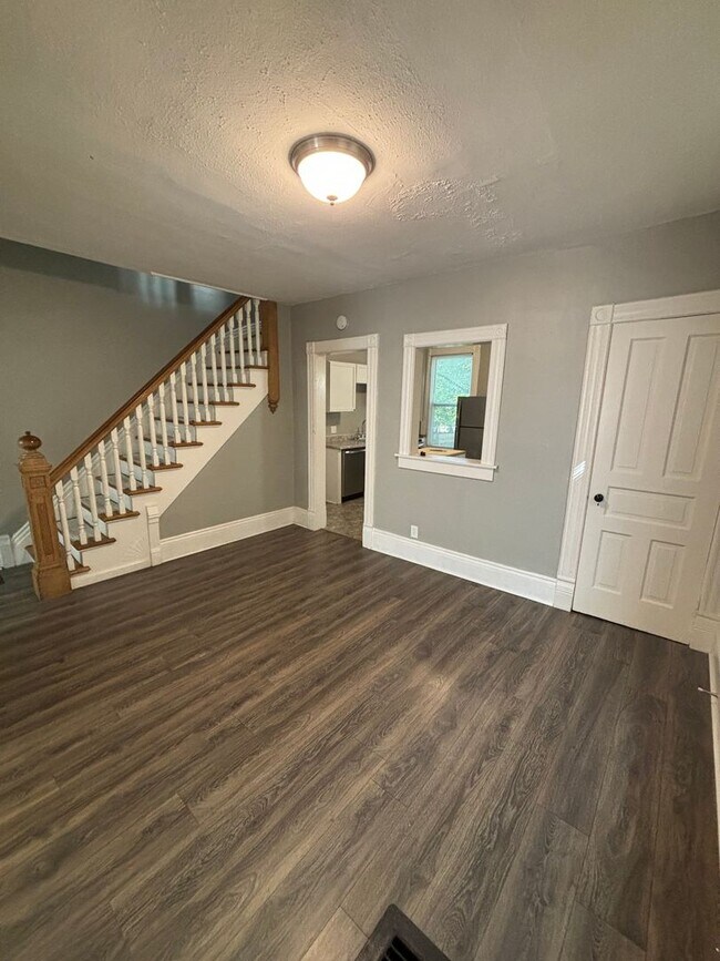 Photo - 916 E Lyon St Unit 918 E Lyon St - Right Side