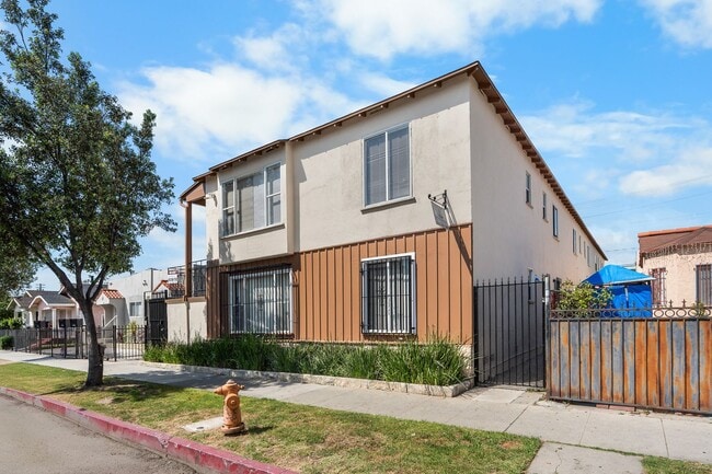 Photo - 1887 Locust Ave Unidad 4