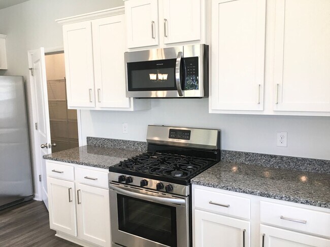 Photo - 4 Bedroom 2.5 Bath House in McKewn - Ladson