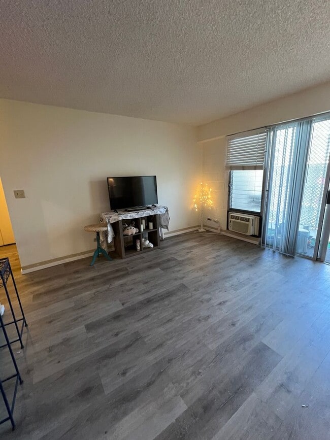 Photo - Charming Makiki Studio w/ Parking and in unit W/D $1600 AVAILABLE NOW Unit 303