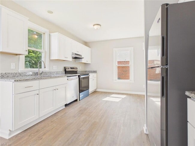 Photo - 1442 W 41st St