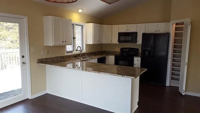 Photo - 4 bed/ 2.5 baths Single Family Home