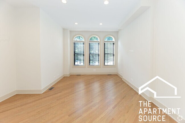 Building Photo - 1323 W Diversey Pky Unit 1 Rental