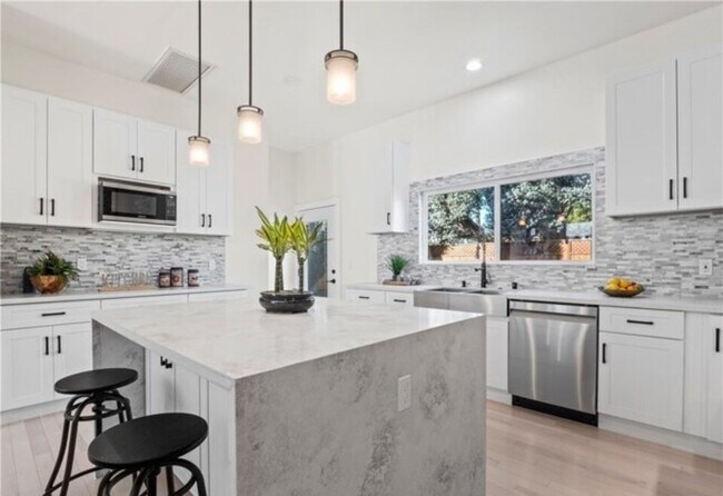 Photo - 17601 Rhoda St