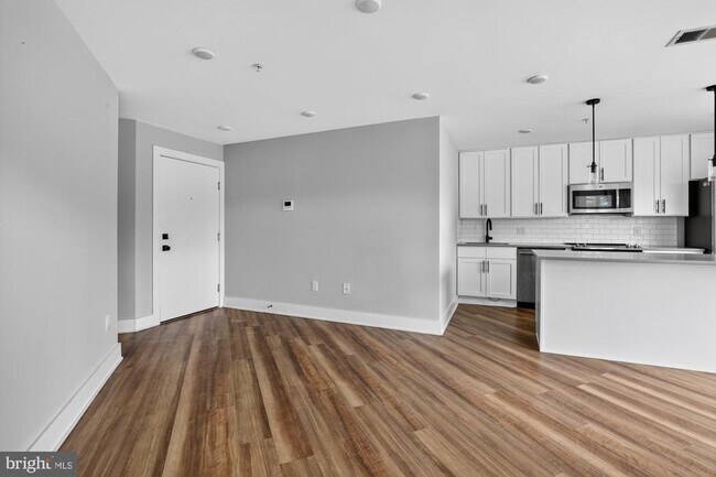 Photo - 3965 Lancaster Ave Unit 201