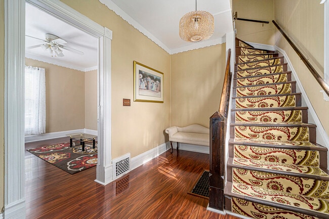 Photo - 218 Woodward St