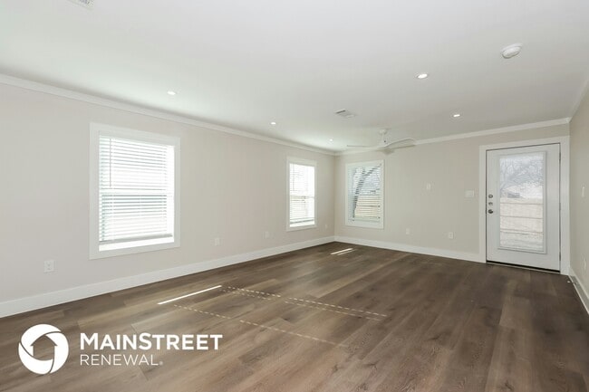 Photo - 2108 Belzise Terrace