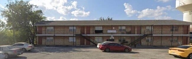 Building Photo - 1507 Bundrant Dr Unit 1