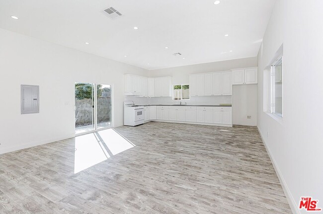 Photo - 9958 Marklein Ave