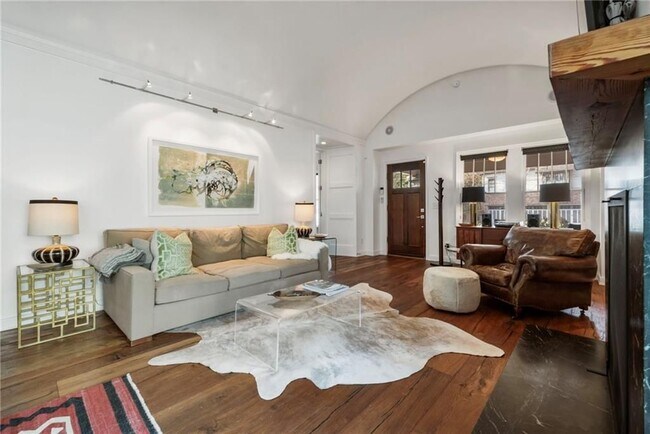 Photo - 212 Geneva St