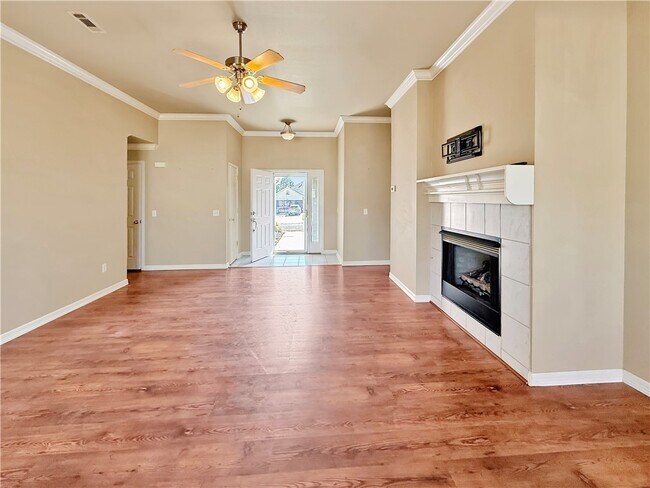 Photo - 910 SW Cheyenne Dr