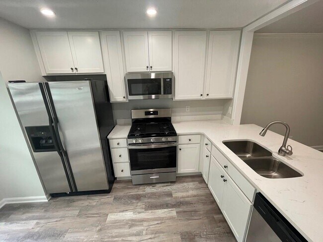 2260 Newport Landing