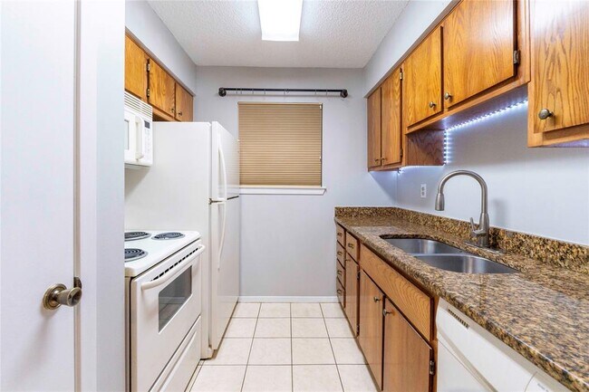 Photo - 6903 Deatonhill Dr Unit 28