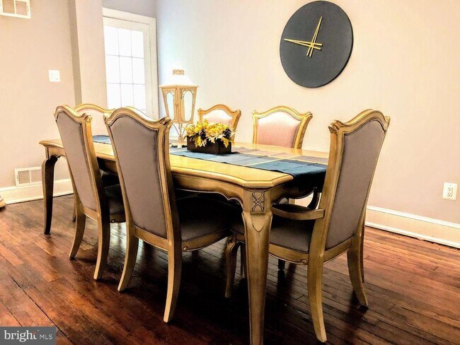 Photo - 106 7th St SE