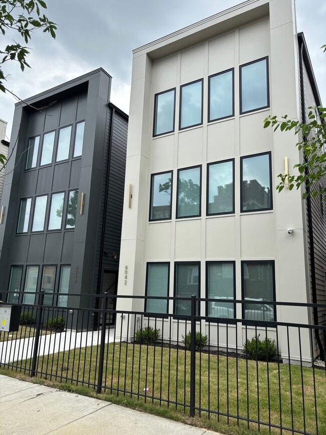 Building Photo - 6042 S Eberhart Ave
