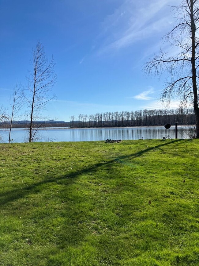 Building Photo - Manufactured Home with River Views! CAMAS SCHOOL!!