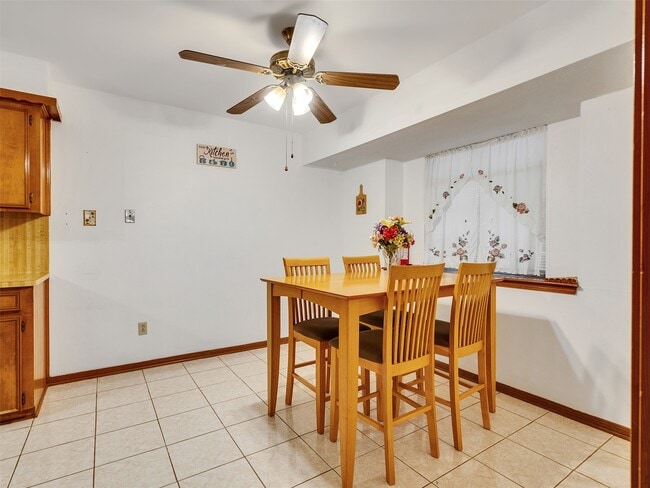 Photo - 4002 Thistledown Dr