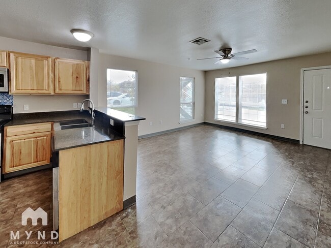 Photo - 708 W 6th St Unidad B