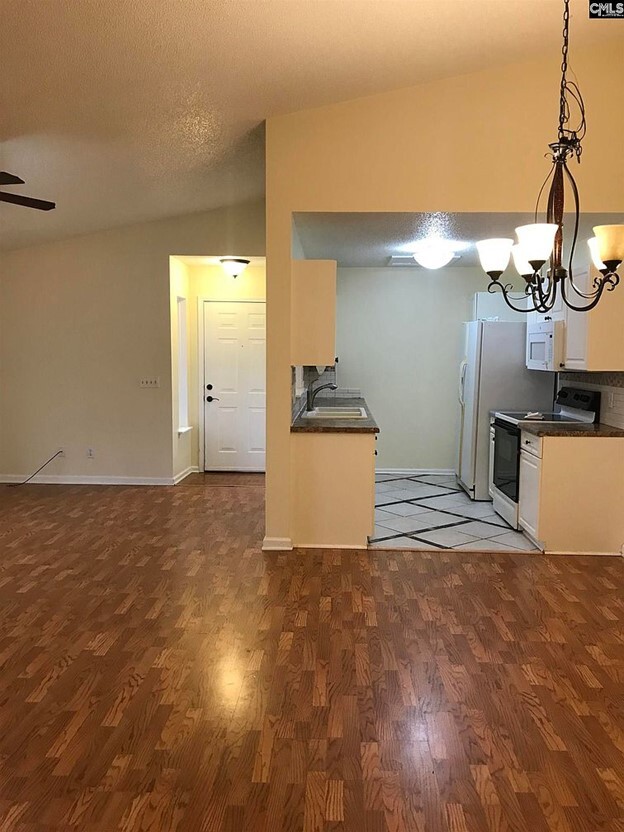 Photo - 743 Coventry Ln Unidad B7