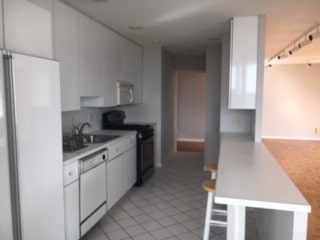 Kitchen - 2324 Madison Rd Unit 1102