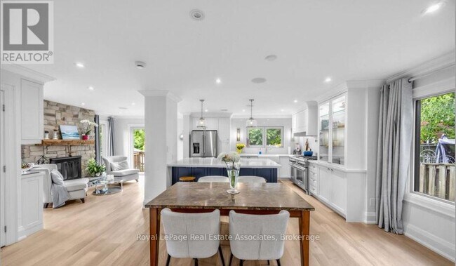Photo - 6760 Dolmage Ct