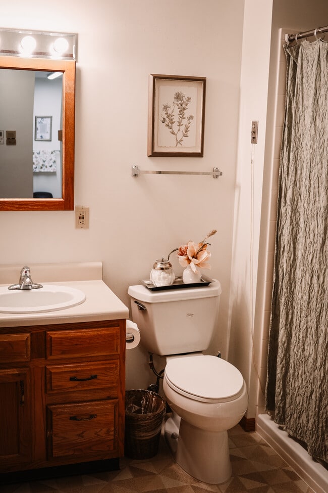 Bathroom - Luther Manor at Hillcrest
