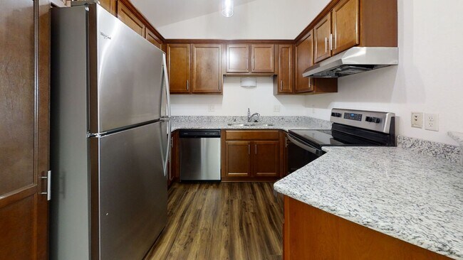 Photo - N86-W14240 Fond du Lac Ave Unidad 14240