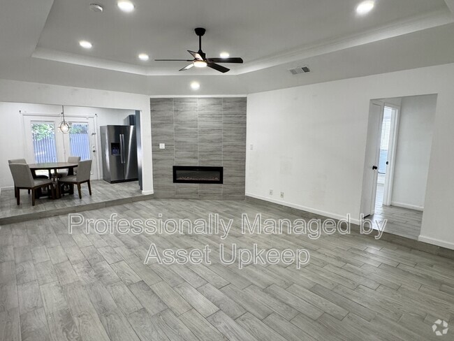 Building Photo - 3646 Country Club Dr W Rental